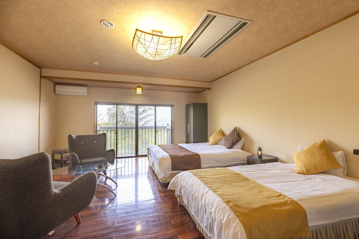 In-room safe, free WiFi, bed sheets