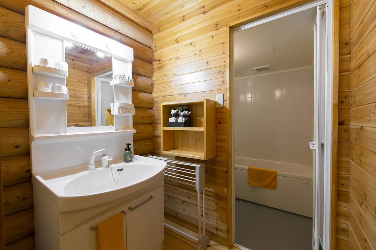 cottage | bathroom | free toiletries, hair dryer, slippers, bidet