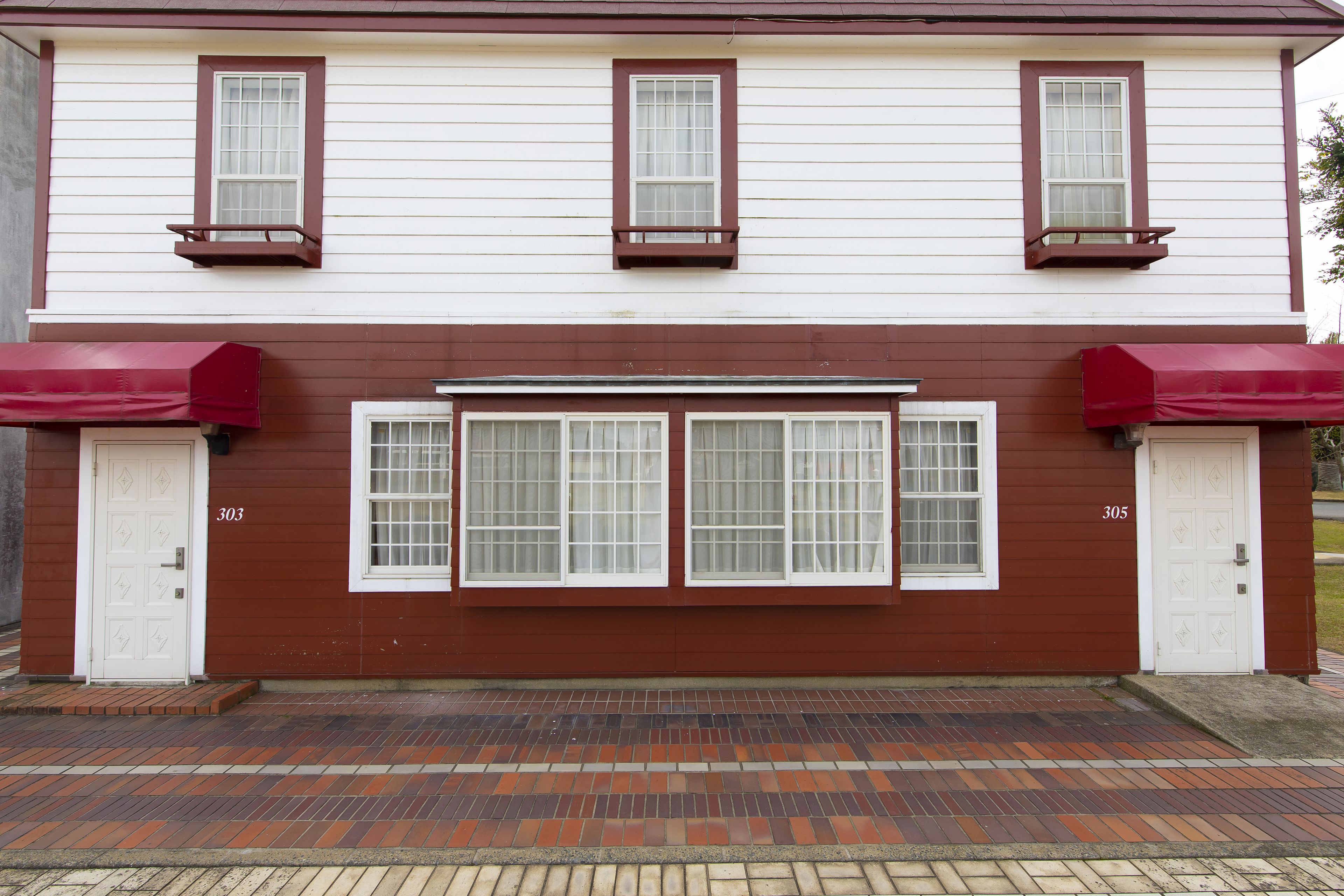standard twin room | bathroom | free toiletries, hair dryer, slippers, bidet