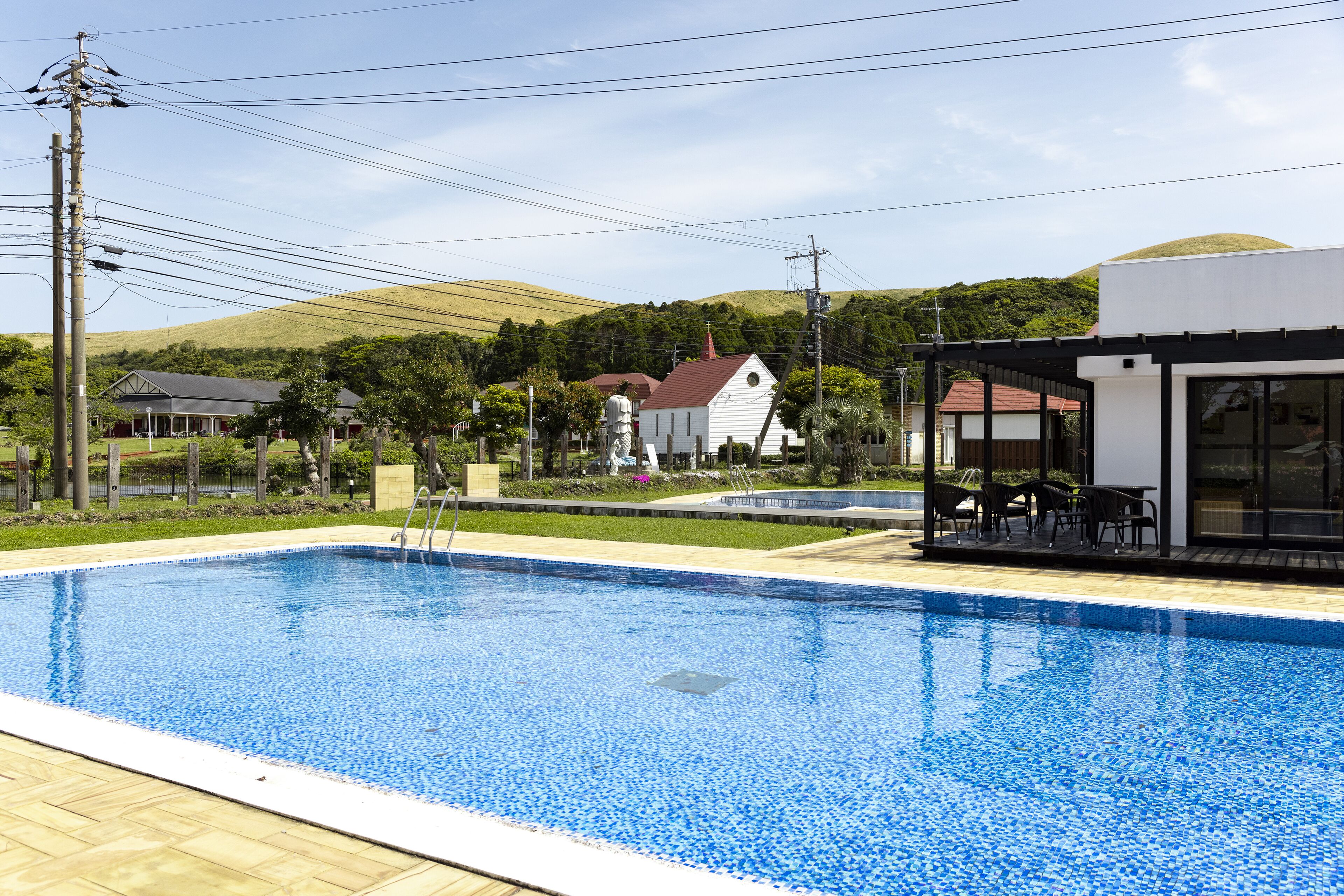 seasonal outdoor pool