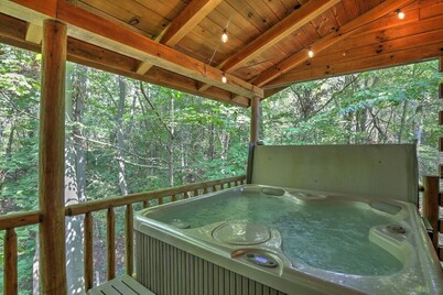 Secluded Cabin Getaway with Hot Tub, Kitchen, and Fireplace