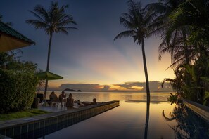 2 piscinas al aire libre