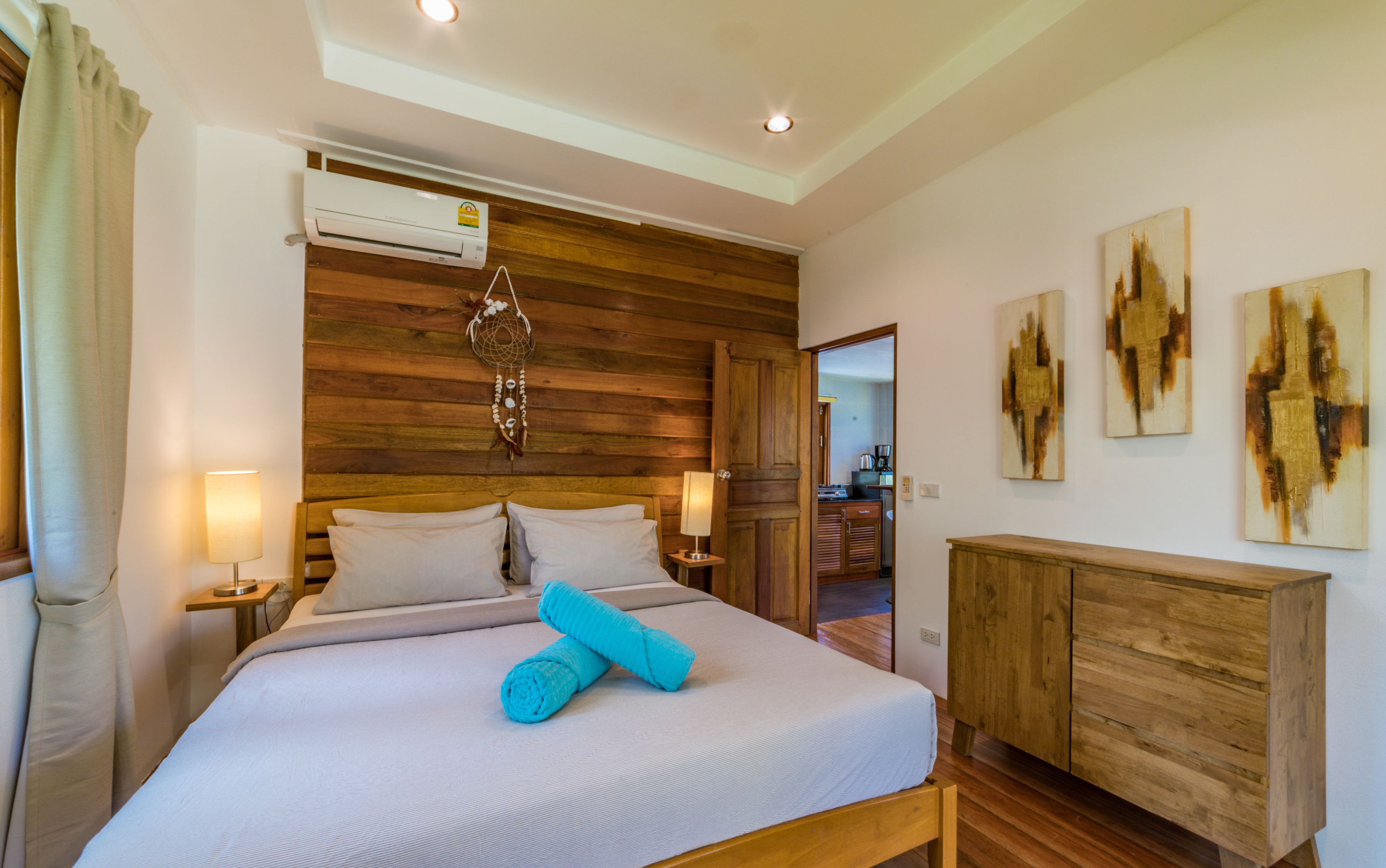 Villa Confort, 1 cama King size y sofá cama, vista parcial al océano, en el área del jardín | 1 habitación y ropa de cama de alta calidad 