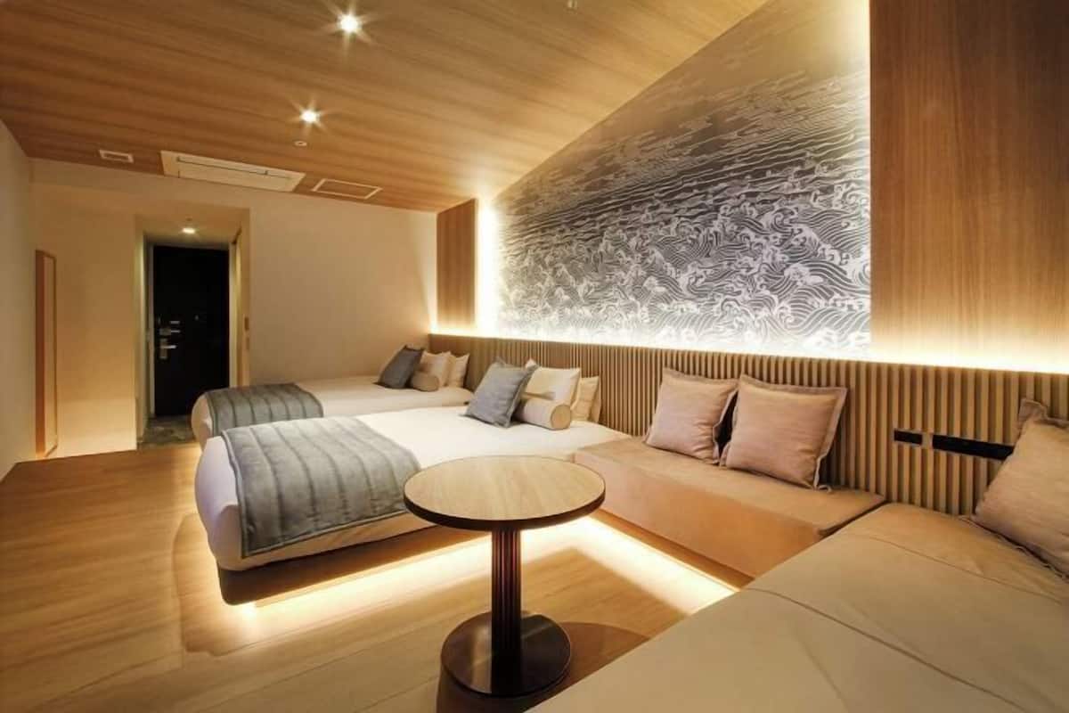 Premium bedding, down comforters, in-room safe, blackout drapes