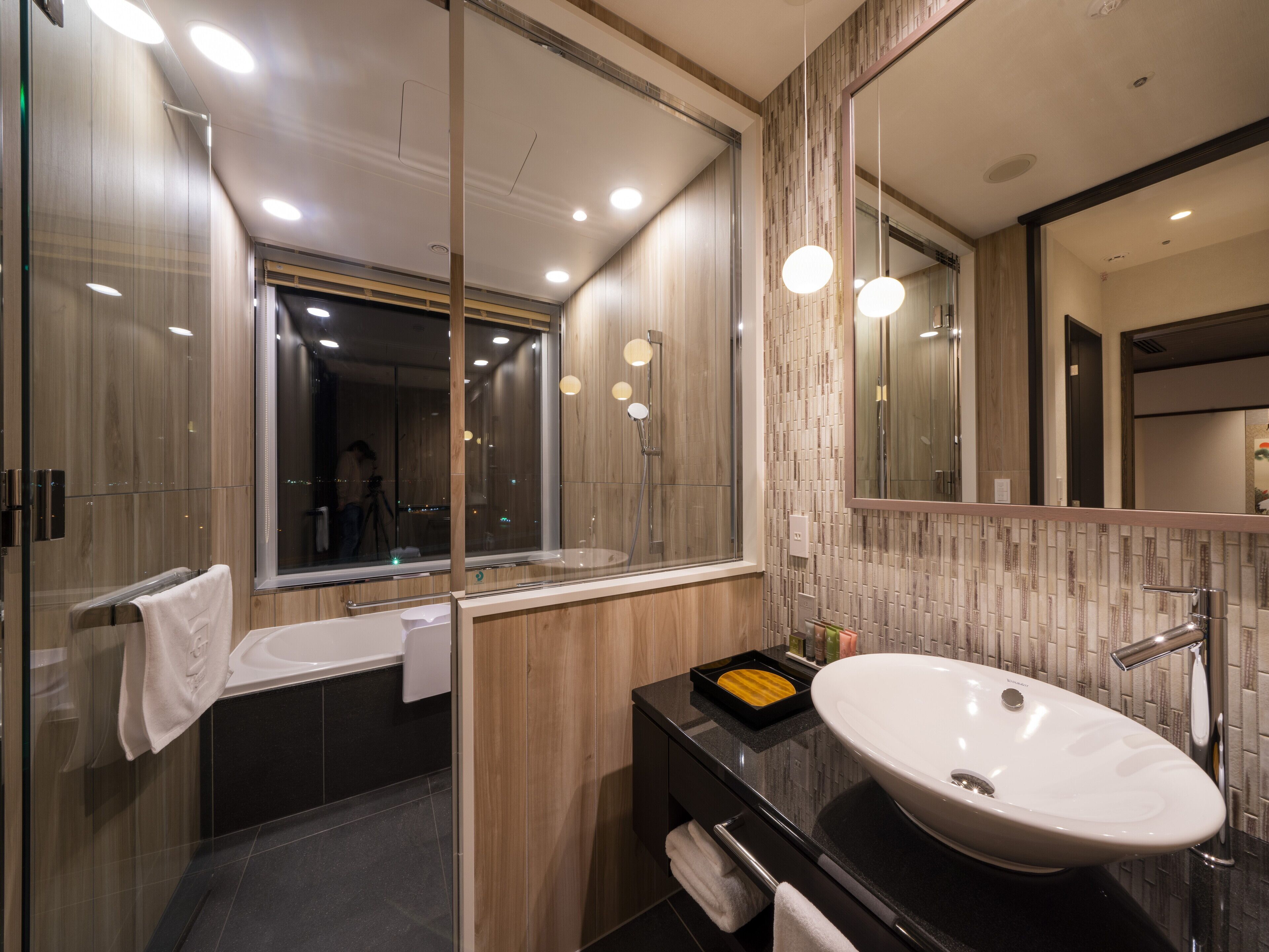 royal suite, non smoking (housekeeping once every 3 days) | bathroom | free toiletries, hair dryer, slippers, bidet
