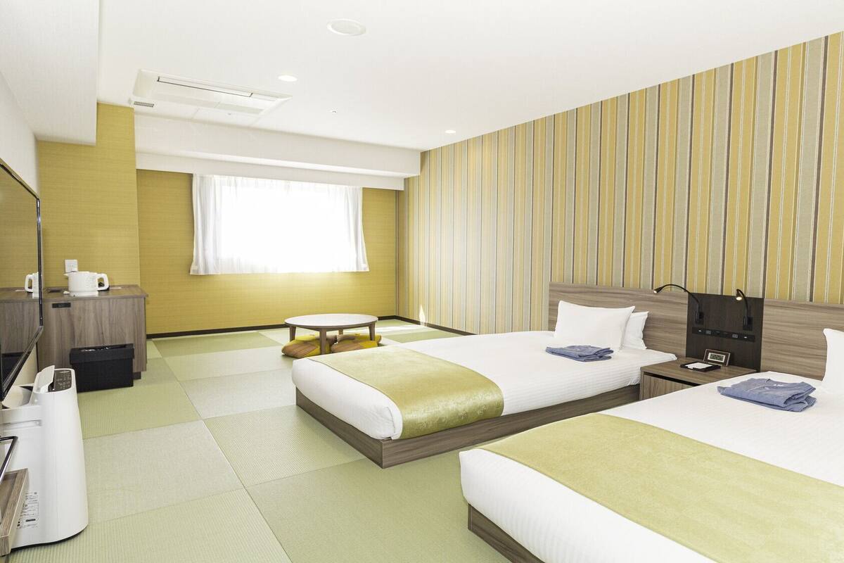 高級寢具、羽絨被、房內夾萬、遮光窗簾/窗簾