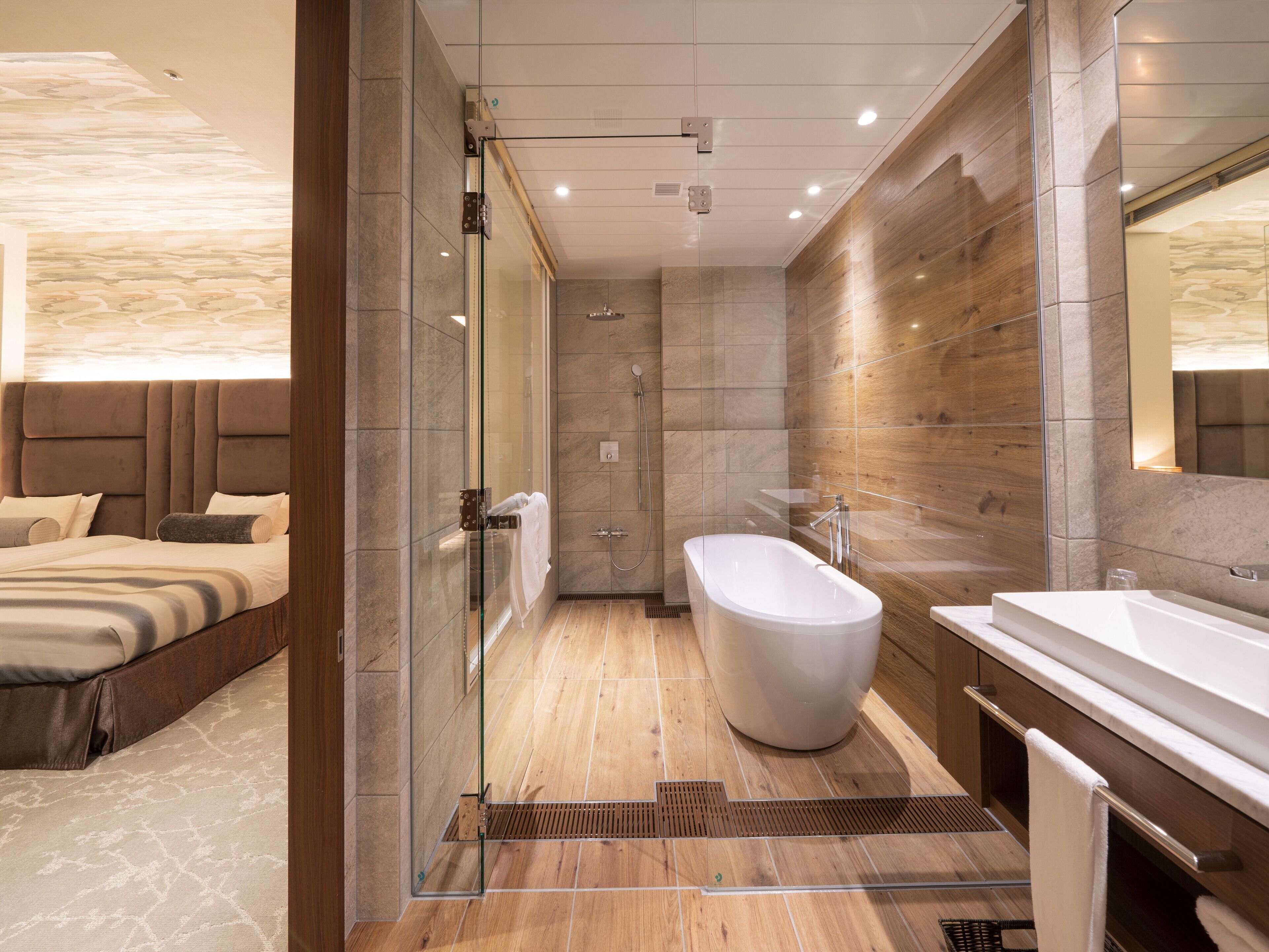 royal suite, non smoking (housekeeping once every 3 days) | bathroom | free toiletries, hair dryer, slippers, bidet