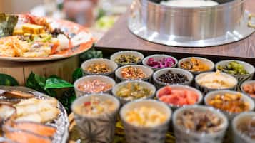 Desayuno buffet diario (JPY 3300 por persona)