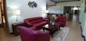 Lobby sitting area - Jones Place Hotel (Candijay)