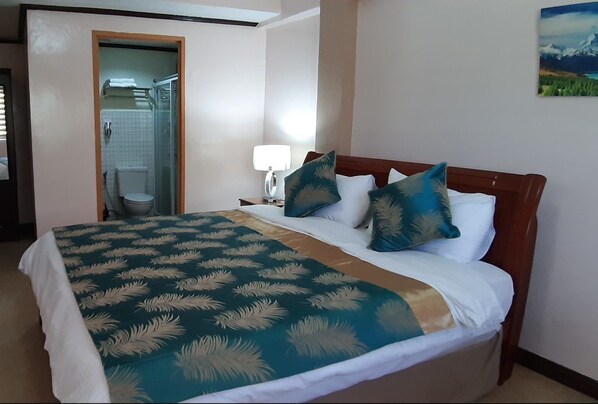 King Room - Jones Place Hotel (Candijay)