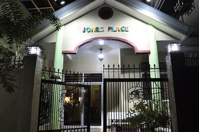 Jones Place Hotel