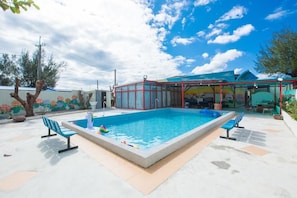 書桌、免費無線上網、床單