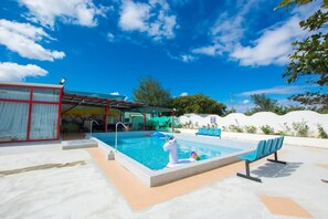 Outdoor pool - East Coast Rose Garden Villa (Hengchun)