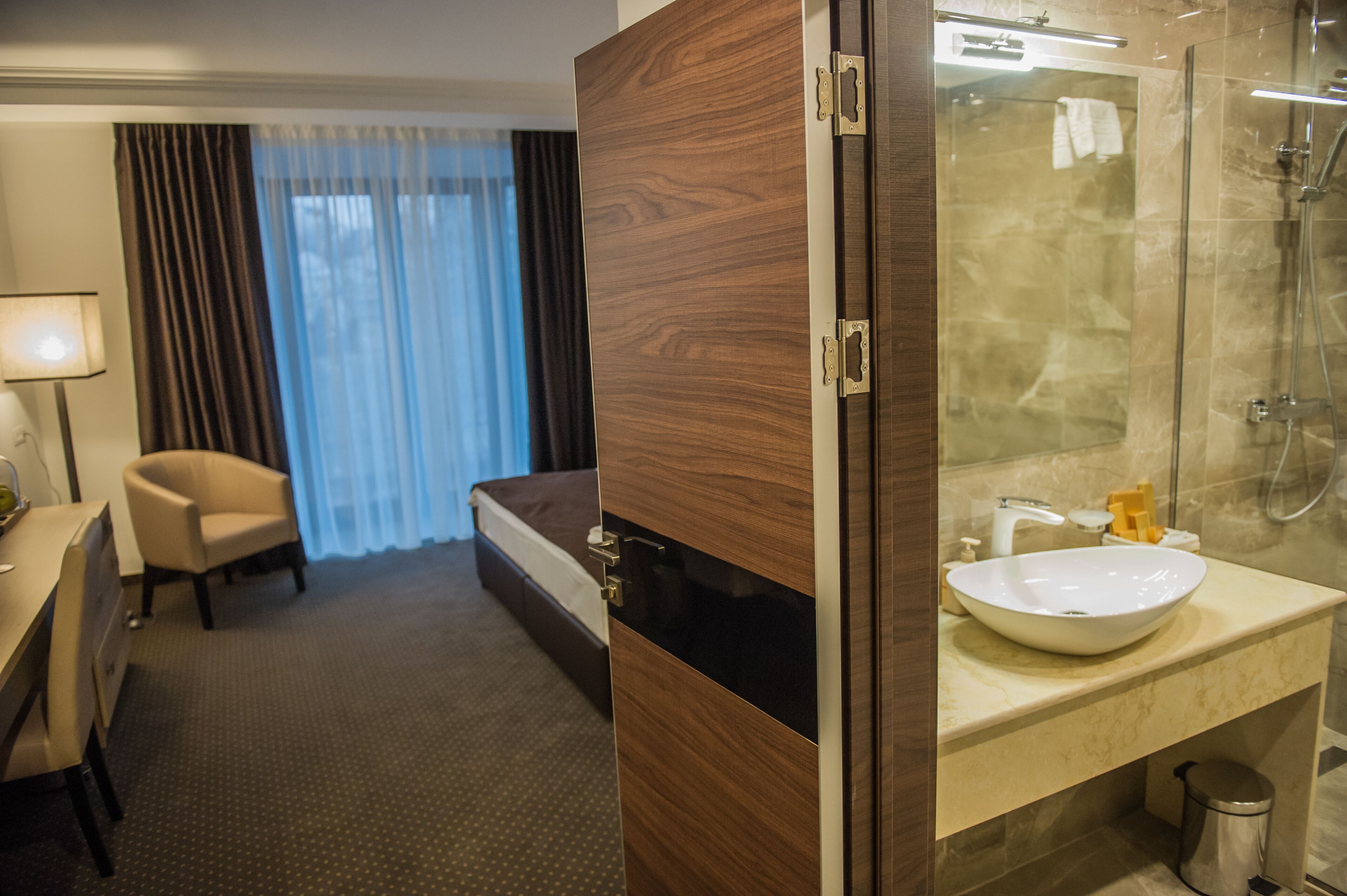 standard king room | bathroom | free toiletries, hair dryer, bathrobes, slippers