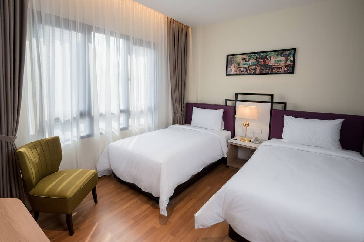 Superior Twin Room, City View | In-room safe, blackout drapes, soundproofing