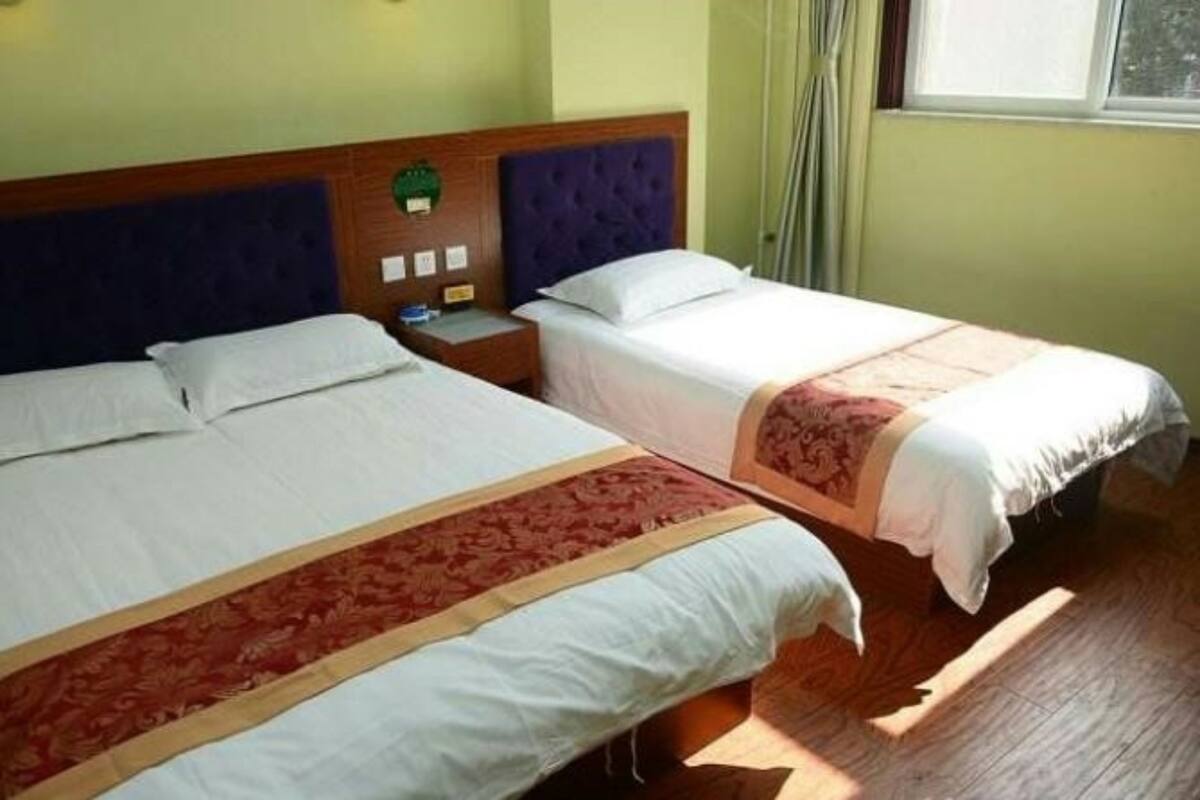 Quarto família | Escrivaninha, cortinas blackout, Wi-Fi de cortesia, roupa de cama