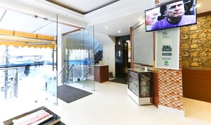 Coin salon dans le hall