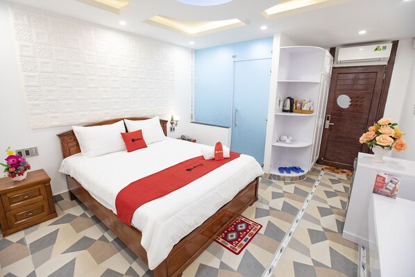 Double Room | Desk, free WiFi, bed sheets