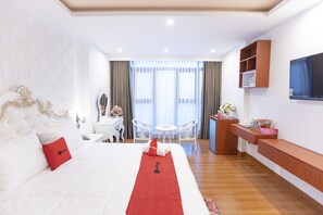 Escritorio, wifi gratis y ropa de cama 