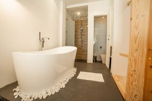 Super Deluxe with Balcony and Sea View | Jetted tub - Portia Hotel & Spa (Dhiffushi)