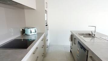 Ketuhar, mesin basuh pinggan mangkuk, pembancuh kopi/teh