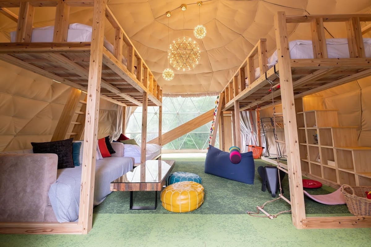 패밀리 텐트 (Dome, 8m, 4~6 People) | 오리/거위털 이불, 무료 WiFi, 각각 다른 스타일의 인테리어, 각각 다르게 가구 비치