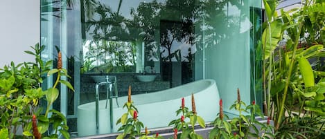 3 Bedrooms with Private Pool Villa | Deep soaking bathtub