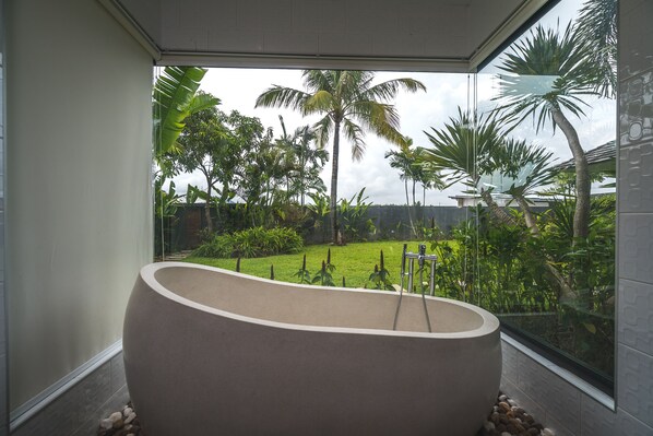 3 Bedrooms with Private Pool Villa | Deep soaking bathtub