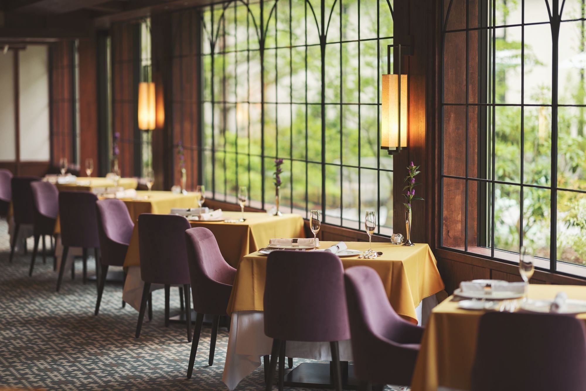 Breakfast, lunch, dinner served; French cuisine 