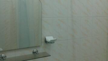 Ducha, artículos de tocador gratuitos, secador de pelo