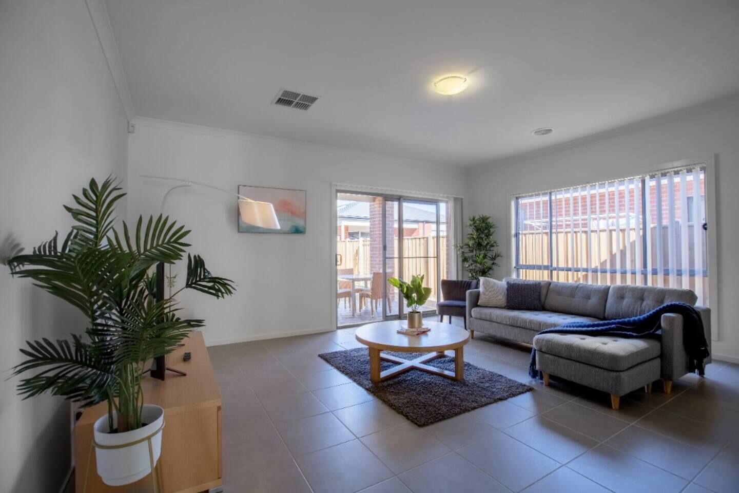 Big Family fun@ 5 bedrooms house in point cook