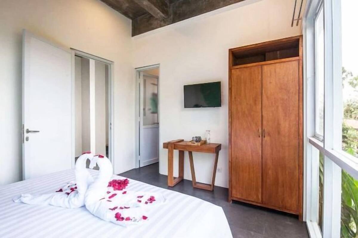 Premium bedding, pillow-top beds, in-room safe, blackout curtains