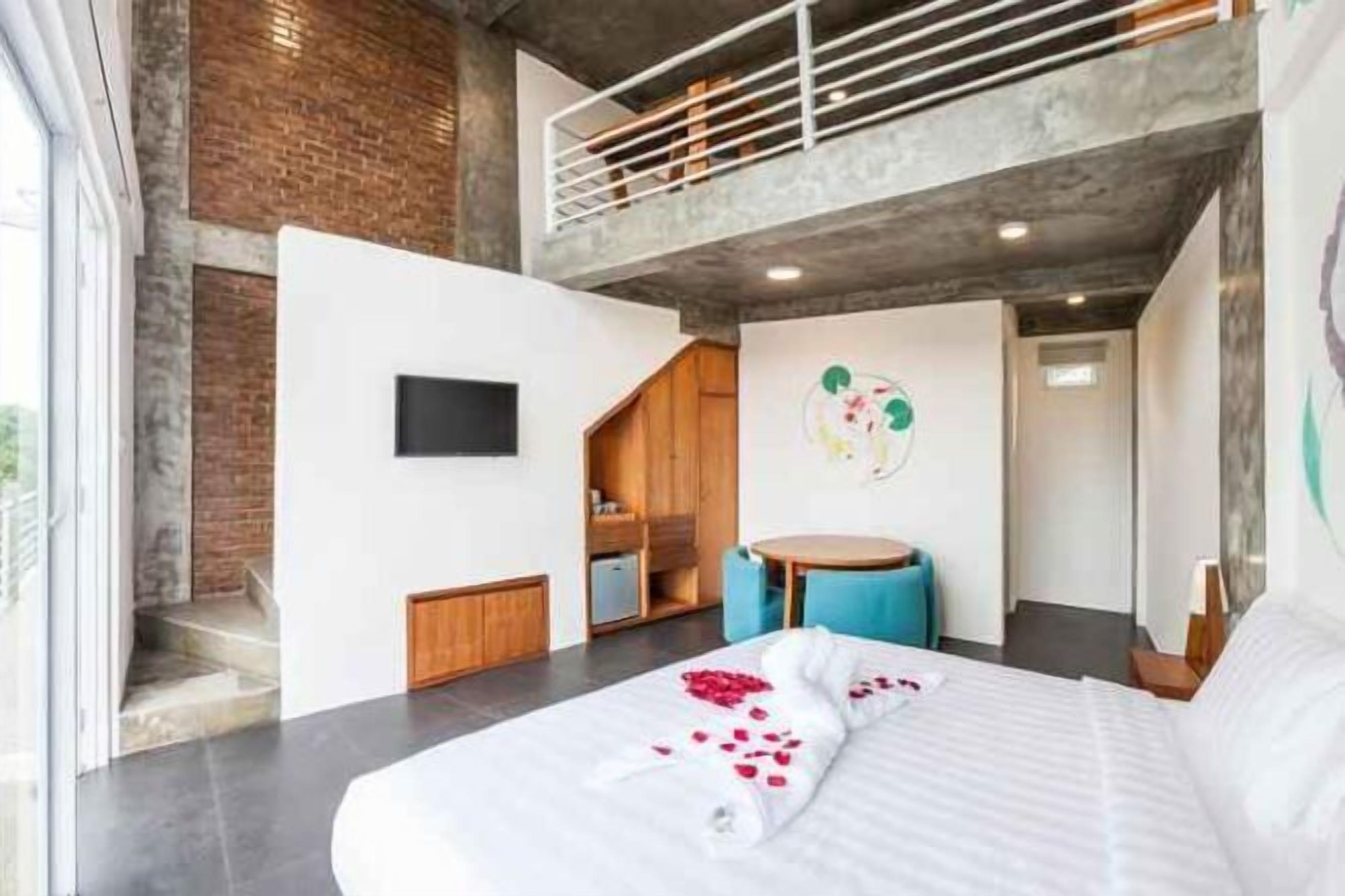 Premium bedding, pillow-top beds, in-room safe, blackout curtains