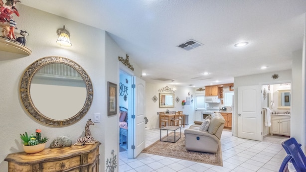 A spacious living room with a large mirror, a dining area, and a kitchen in the background. - 5 STAR LAS VEGAS PLACE (Las Vegas)