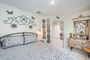 1 chambre, bureau, fer et planche à repasser, Wi-Fi