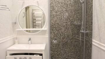 Standard Double Room, 1 King Bed | Bathroom amenities | Shower, free toiletries, hair dryer