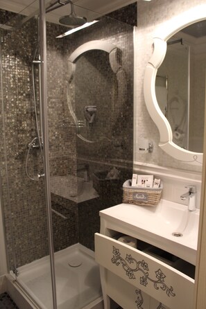 Standard Double Room, 1 Queen Bed | Bathroom amenities | Shower, free toiletries, hair dryer - Prival Hotel (Grodna)