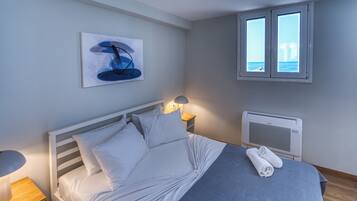 Classic Apartment | Minibar, in-room safe, individually decorated, soundproofing