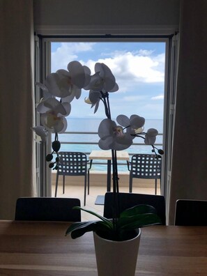 迷你吧、客房內保險箱、獨特裝潢、隔音