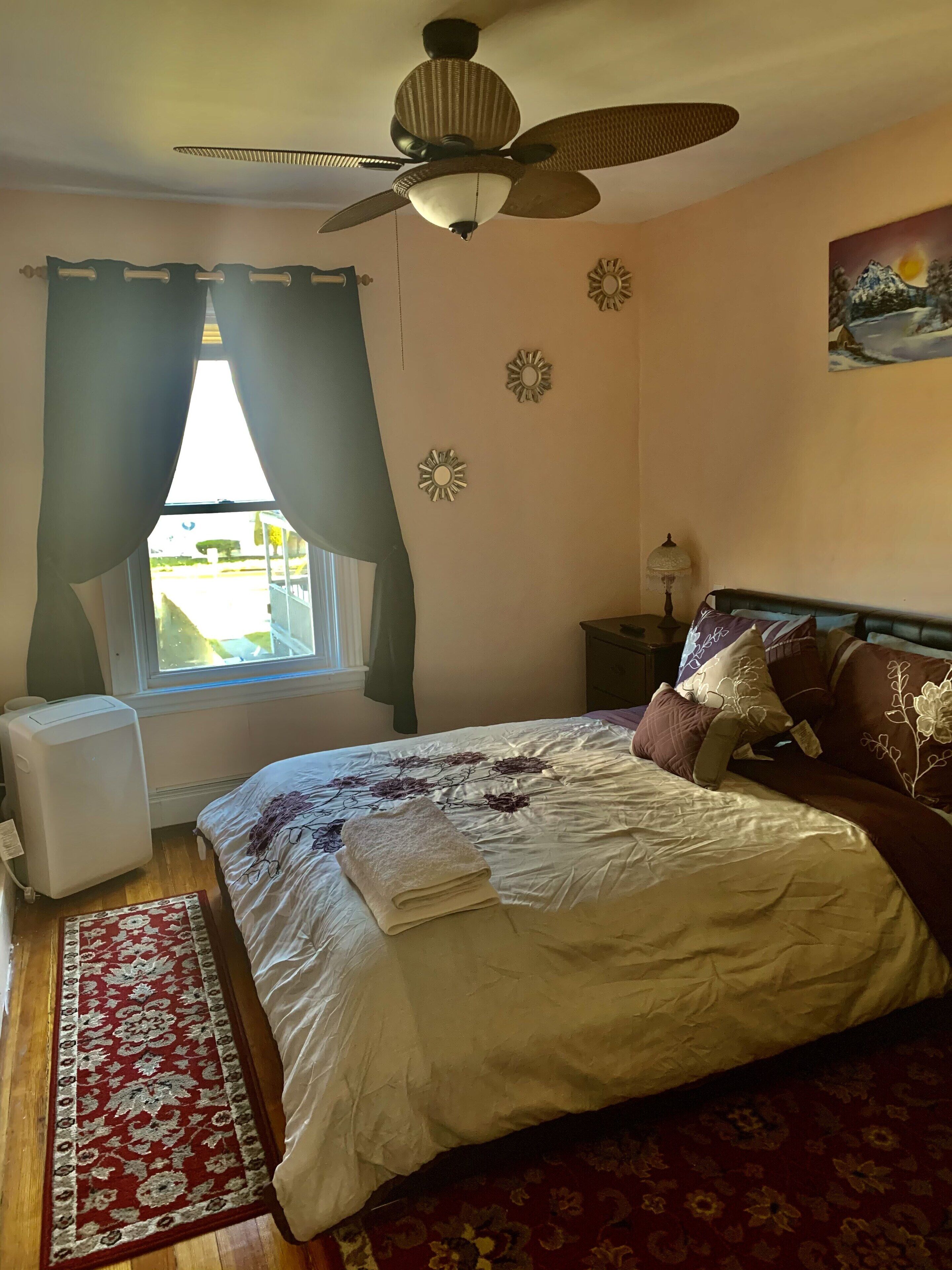 2 bedrooms, in-room safe, desk, iron/ironing board