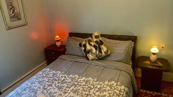 2 bedrooms, in-room safe, desk, iron/ironing board