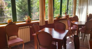 Free daily buffet breakfast  - Hotel Colomers (Naut Aran)