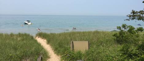 Beach nearby, sun loungers, beach towels
