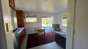 Basic Apartment, 1 Bedroom (The Blackwood) | Living area