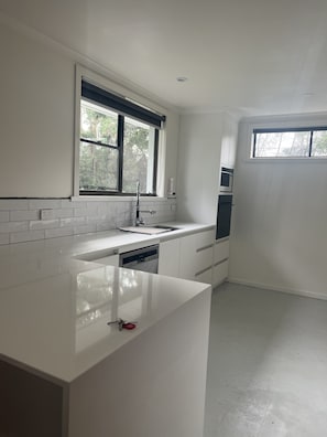 Casa, 4 quartos, vista para a baía (Harbour views) | Cozinha privada | Geladeira, micro-ondas, chaleira elétrica, torradeira