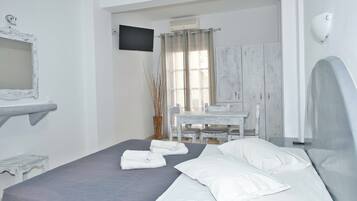 Superior kamer | Een kluis op de kamer, een strijkplank/strijkijzer, gratis wifi