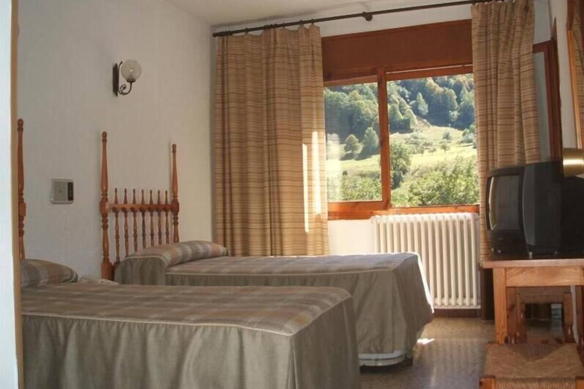 Double or Twin Room | Desk, rollaway beds (surcharge), bed sheets