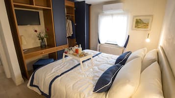 2 bedrooms, in-room safe, iron/ironing board, WiFi