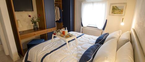 2 bedrooms, in-room safe, iron/ironing board, WiFi