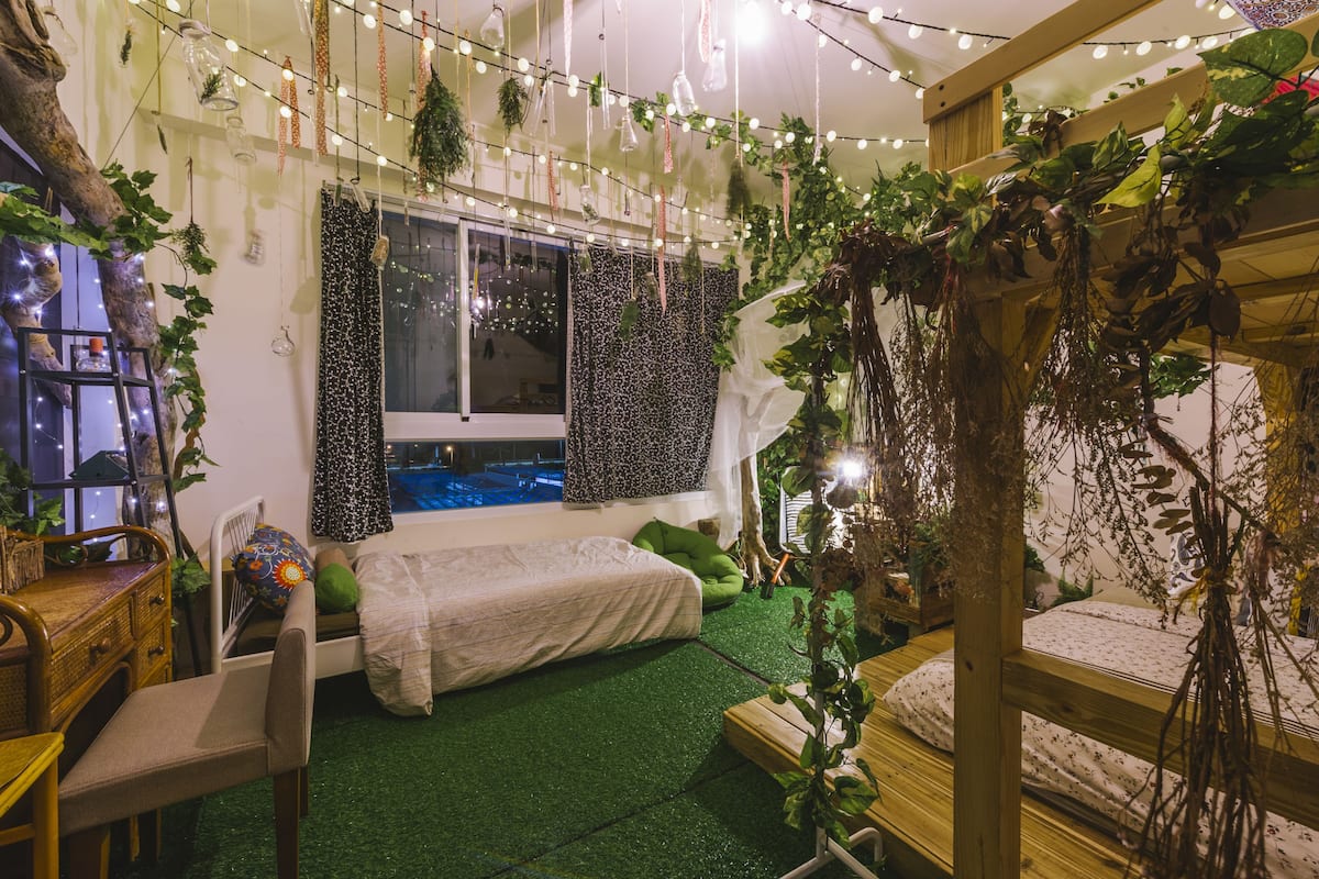 書桌、免費 Wi-Fi、床單